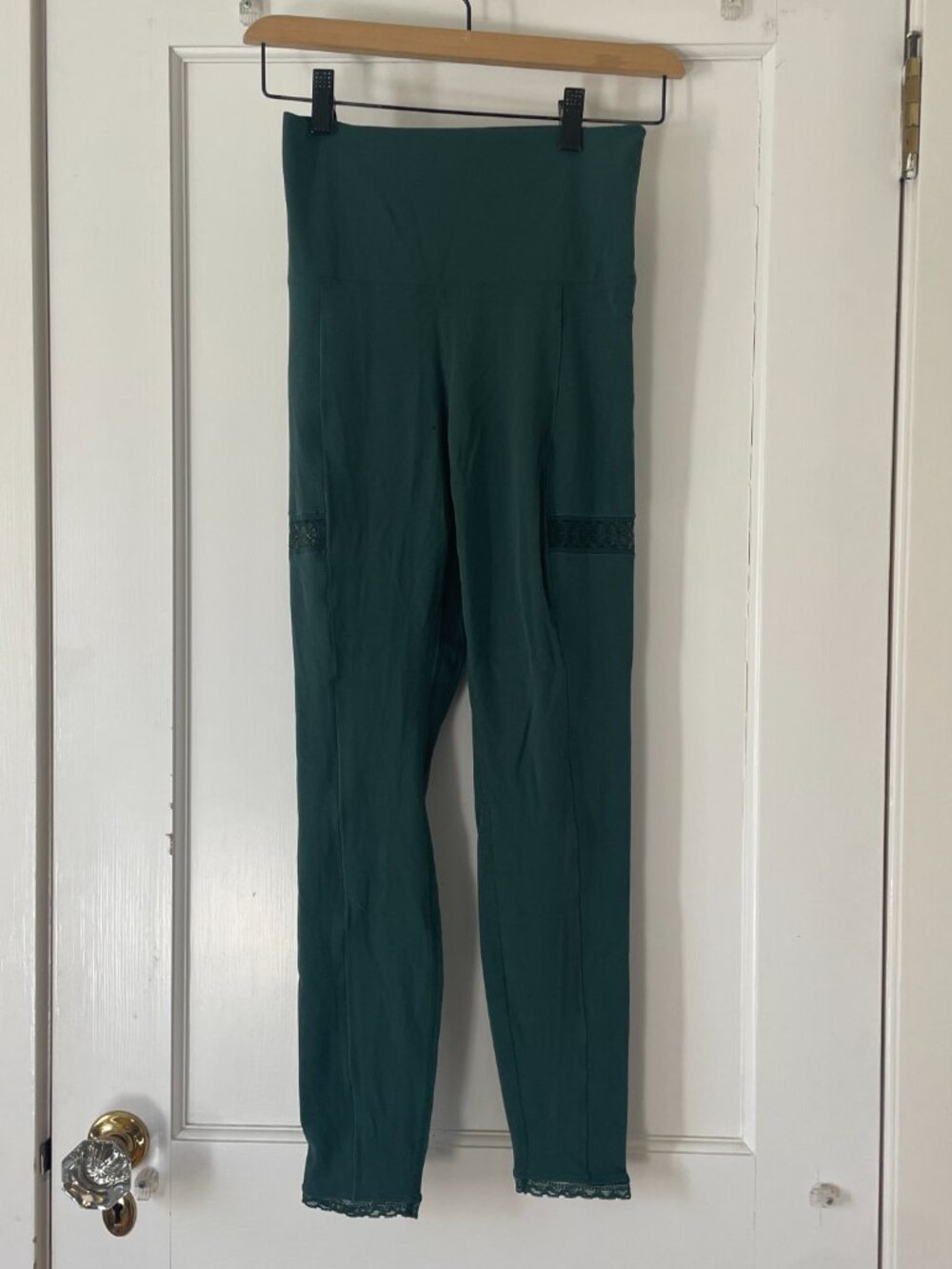Nike Yoga Luxe Size S , NWT Green Lace Trimmed - Picture 4 of 9